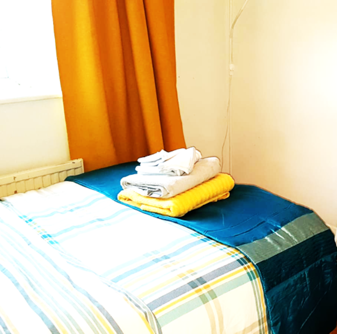 Extremely comfortable bed with memory foam topper