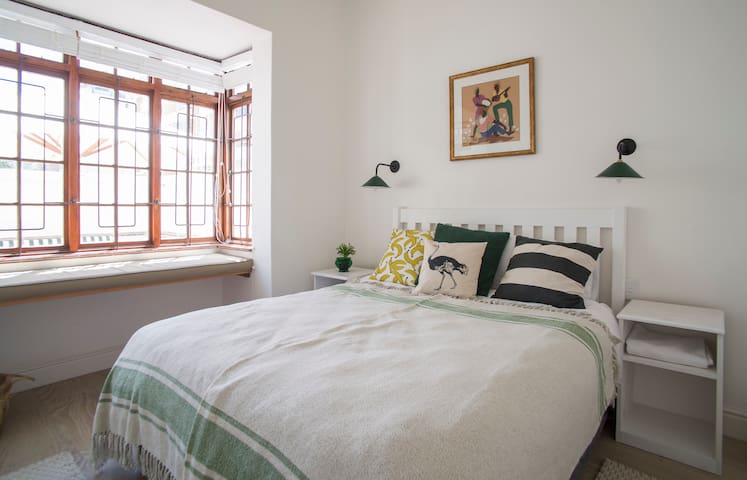 Victorian flair next to the beachfront gallery image 2