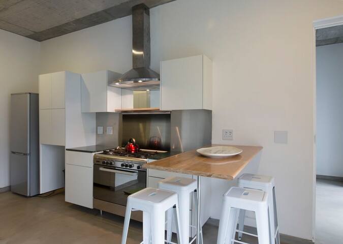 Modern 2 bedroom apartment in Beach Club Hout Bay gallery image 5