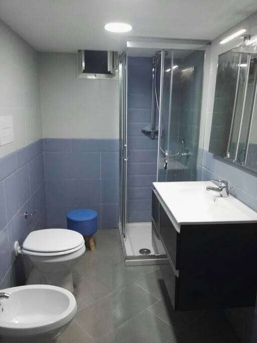 bagno completamente ristrutturato