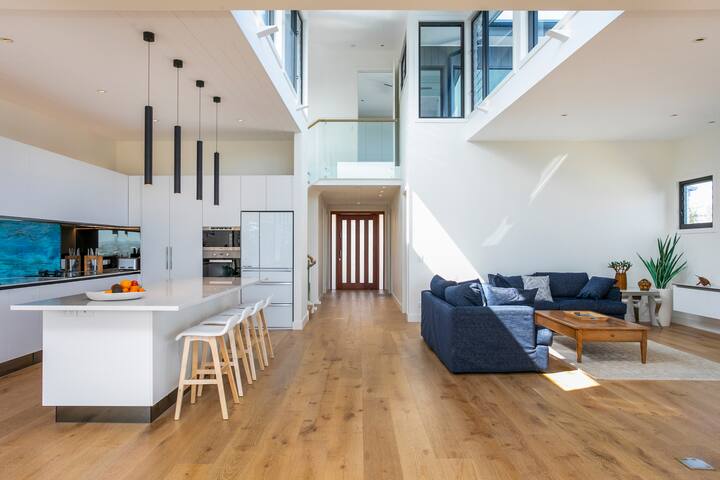 Soak in Panaromic Ocean Views from Luxury Home gallery image 5