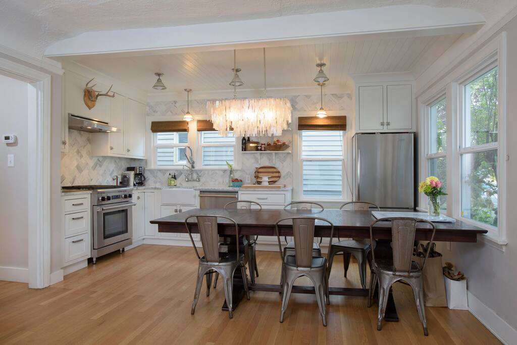 Bright Remodeled Tudor in Ravenna Houses for Rent in Seattle