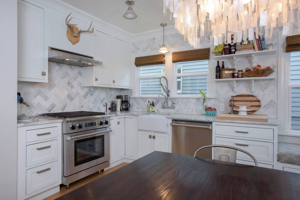 Bright Remodeled Tudor in Ravenna Houses for Rent in Seattle