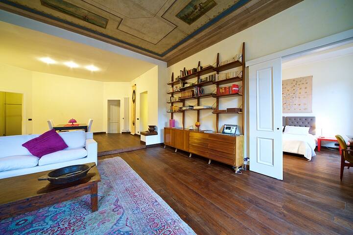 Silent Aristocratic Apartment, 3 Relax Bedrooms gallery image 4