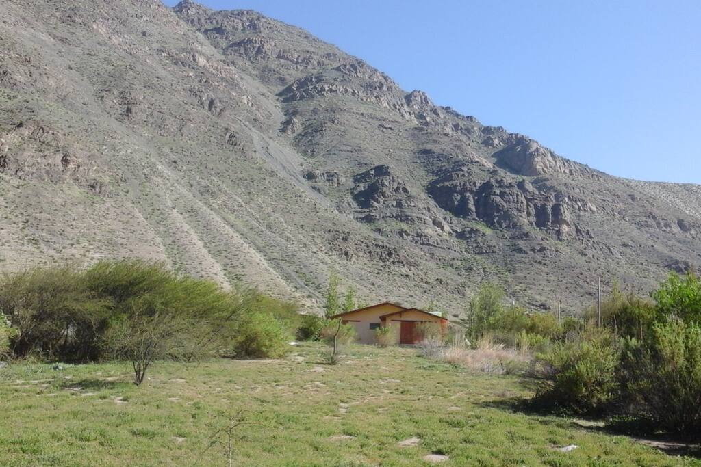 Llegando a la casa desde el rio.
