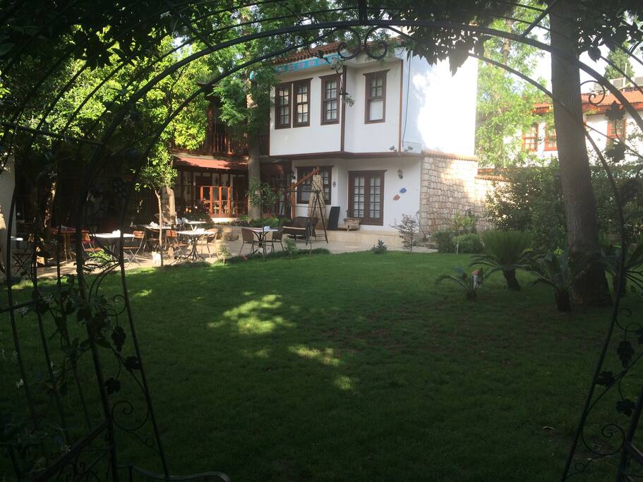 BAHÇEDEN GÖRÜNÜM