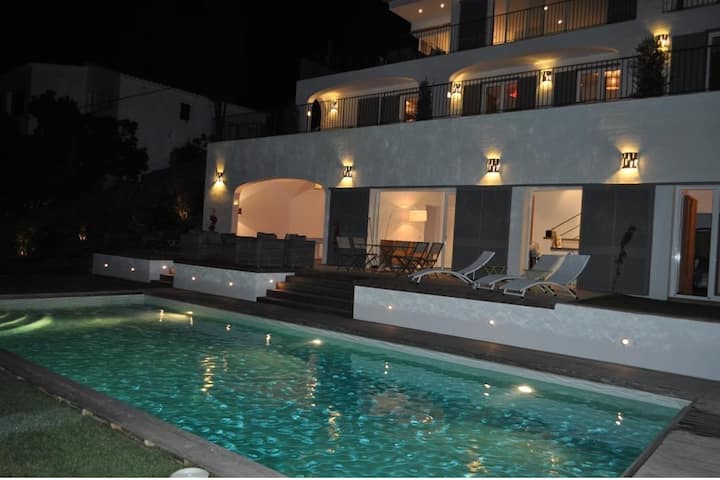 Spacious charming villa, stunning sea views