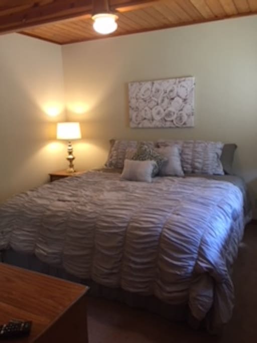 KING size bed