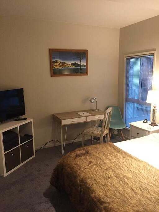 Desk to write home and 2017 Smart TV with Netflix