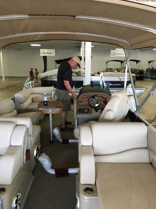 Pontoon has a 115 HP Merc Engine.