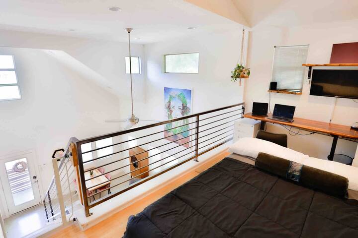 Central/East Downtown 3 bed 1.5 bath house gallery image 5