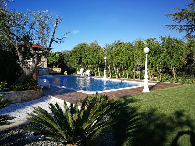 Villa Iris con Piscina a Castellana Grotte gallery image 4