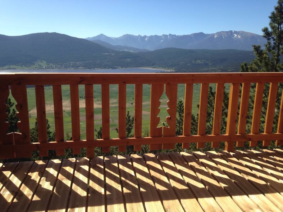 Plein sud sur le lac et les pyrénées