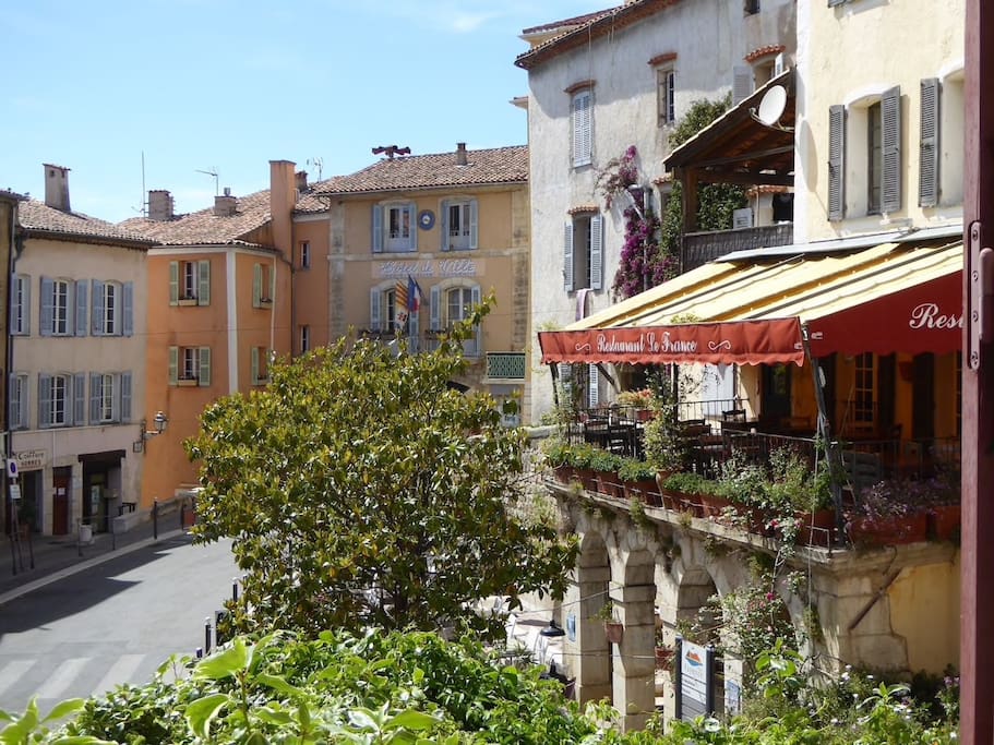 Vue de l'appartement depuis la fenêtre du salon