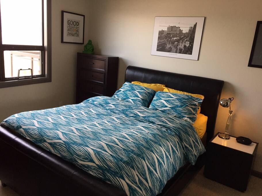 Queen room