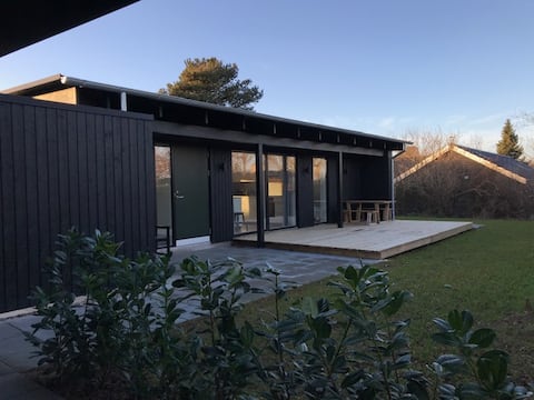 Beautiful summer cottage in the 2nd row with sea view