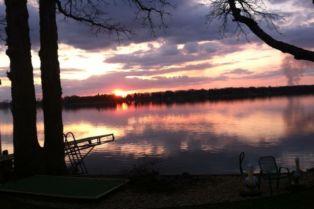 Cabin sits on Lake Shetek with gorgeous sunset views!
