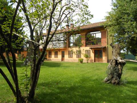 House in the vineyard with a pool