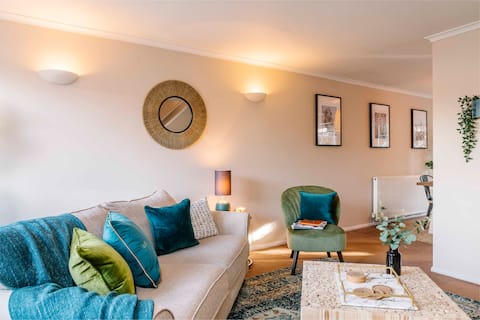Castle Gate - Central Location, Large Living Space