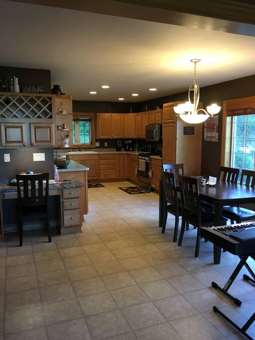 Main level eat-in kitchen
