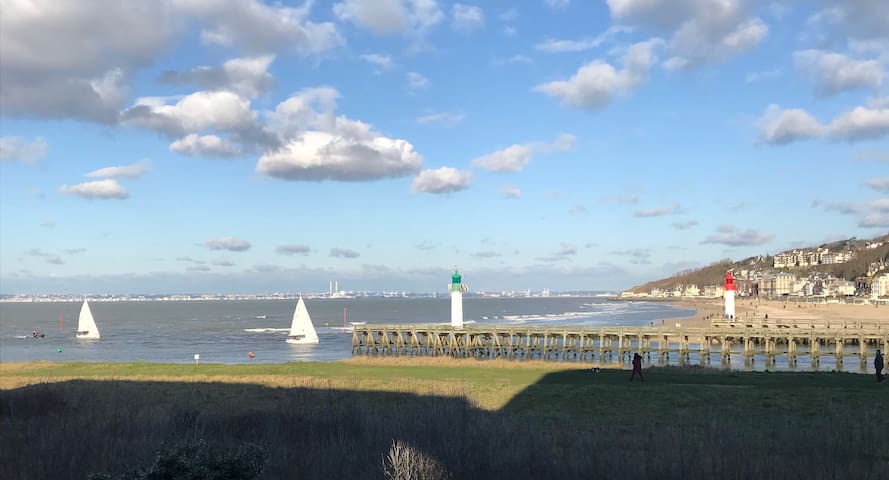 Au petit port de Deauville - studio avec vue mer