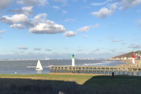Au petit port de Deauville - studio avec vue mer