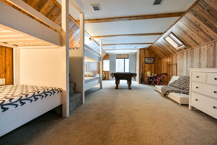 Habitación loft con dos camas bancarias 