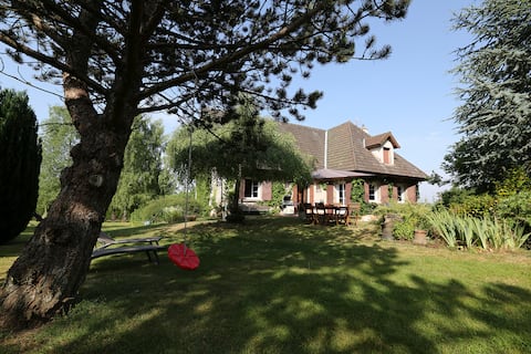 Country Charm Confort & Space in Burgundy for 16 p