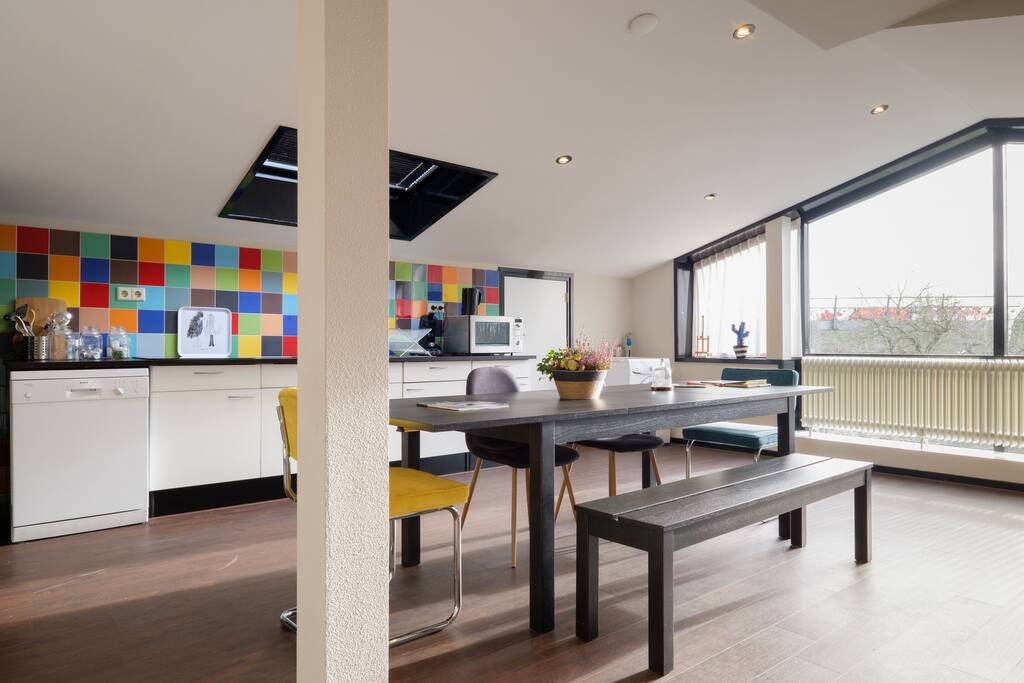 Big living kitchen with great light