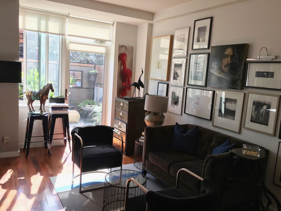 LIVING AREA
(view into garden)
