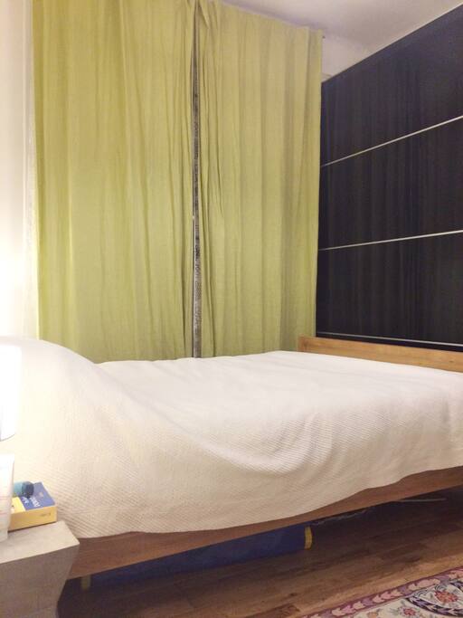 Main bedroom with double bed (140 x 200). Overlooks courtyard