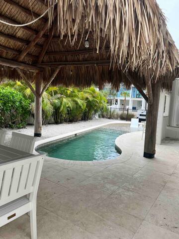 Siesta Key Pineapple Beach House Pool Beach view!