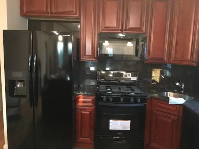 10 BR 6 Bathroom Duplex 15mins to NYC w/ Parking gallery image 4