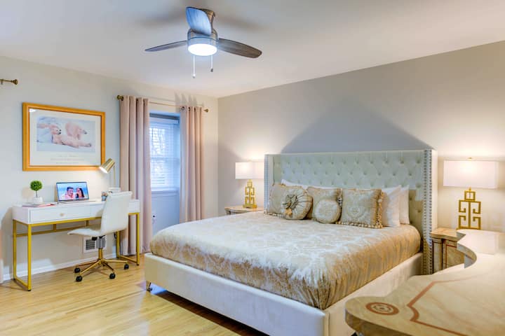 Главна спална соба бр. 1 со брачен кревет (широк 150-179 см)