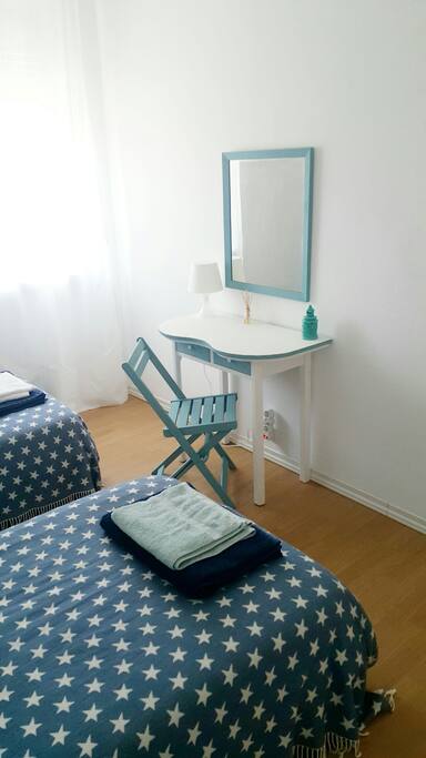 twin bedroom