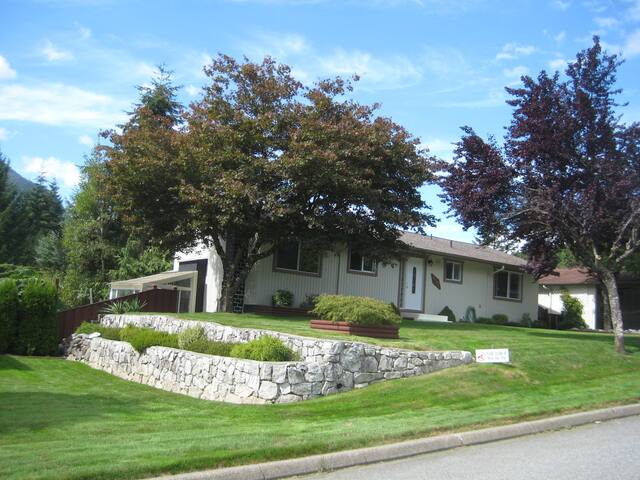 637 large walk out basement