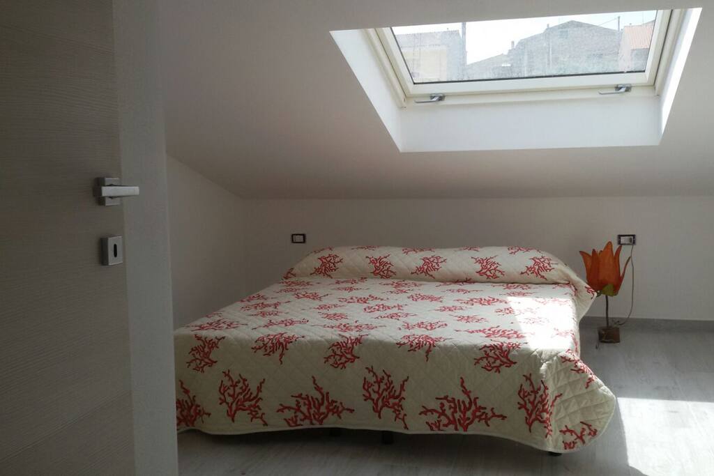 Camera da letto matrimoniale o doppia con possibilita' di aggiungere una culla/lettino da campeggio