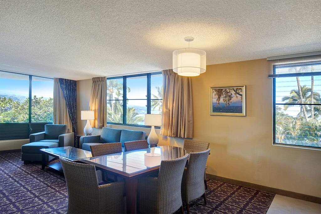 1 Bedroom Ocean View Suite - Living Room