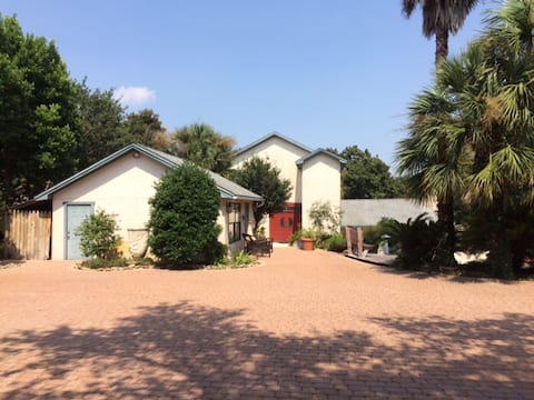 Private centrally located in Destin - 6 Month Min.