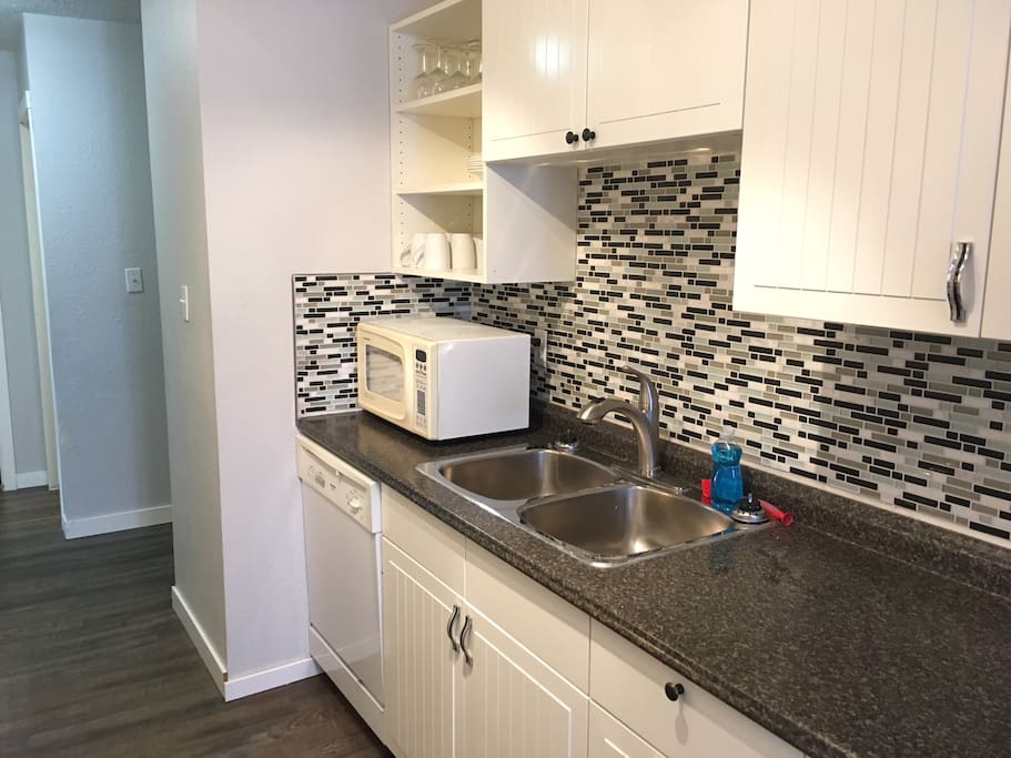 Double sink, Dishwasher and Microwave