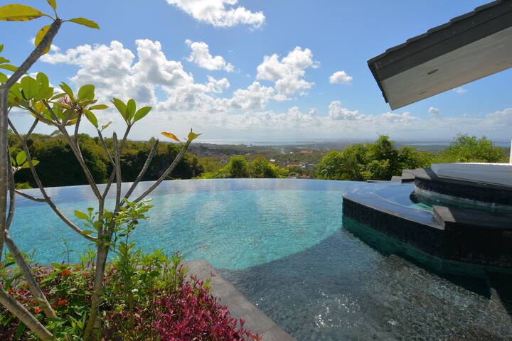 Villa La Blanca in Jimbaran Villas for Rent in Kuta 