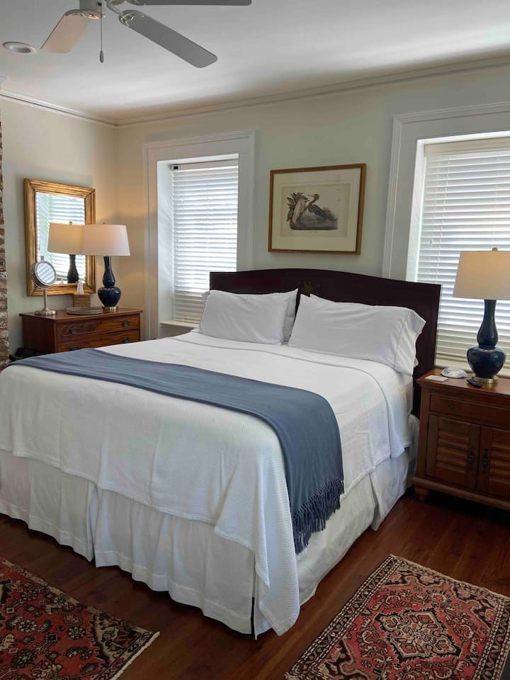 First floor king bedroom