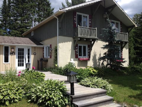 Chalet Namur Cottage on quiet lake CITQ#302102