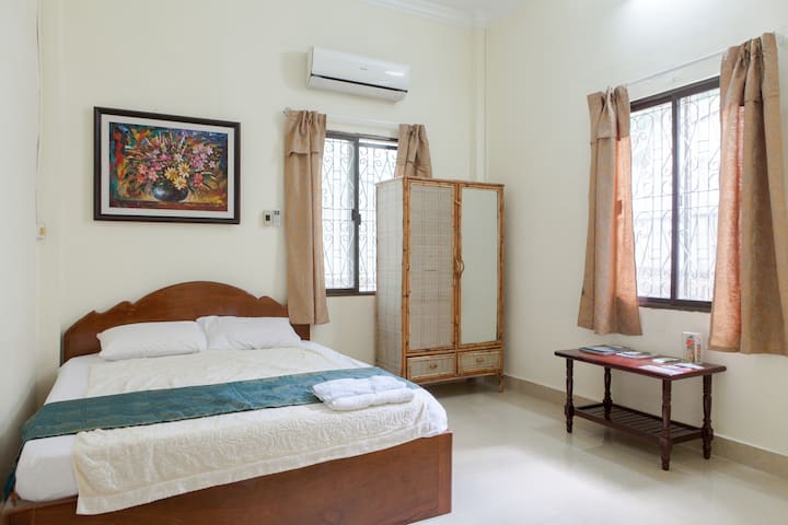 DEAL: A/C Homestay in central PP! #villa #cutedog