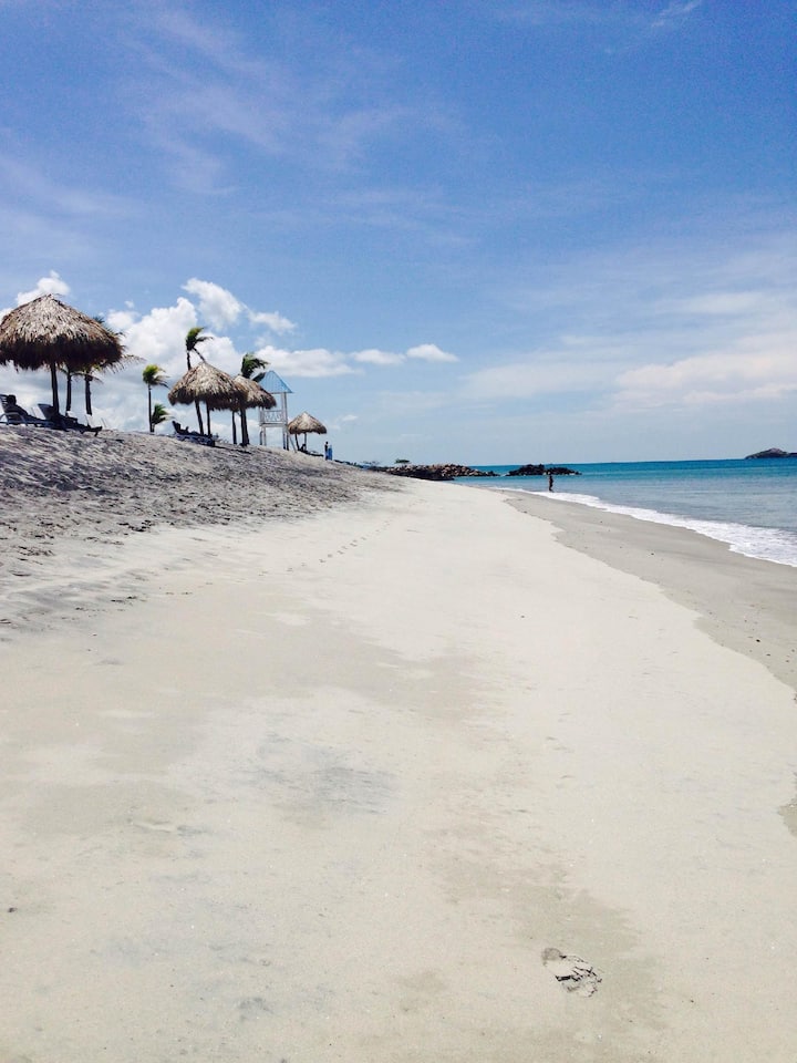 PLAYA BLANCA BALCONES 3BDRM VACATION RENTAL — 3 bedroom vacation rental in Rio Hato