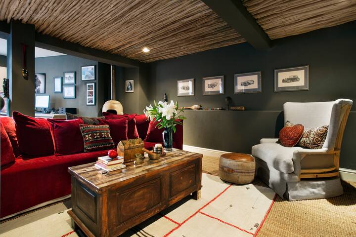 Solar-Powered Table Mountain Retreat gallery image 2