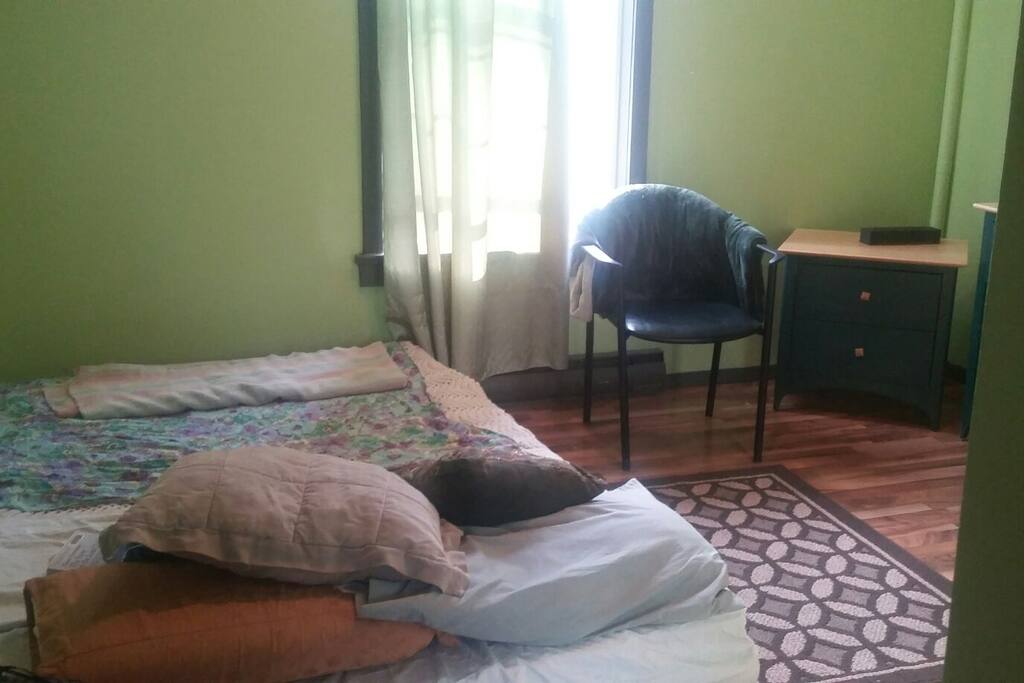 Main bedroom, queen bed