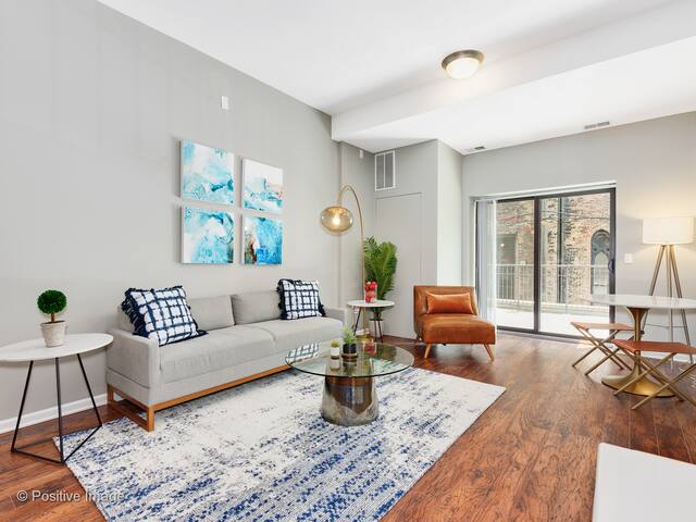 Domio | McCormick Place | Smart 2BR + Pool and Fitness Center