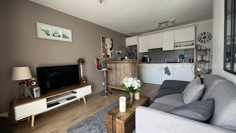 Popular Airbnb listing: Charming, quiet 2-room apartment, 10-min walk to the port & center in Vannes