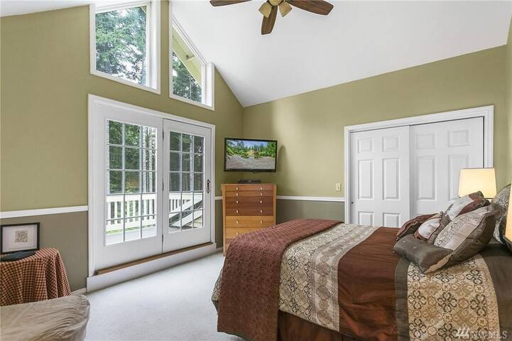Master Suite at Tall Trees w/ Private Deck